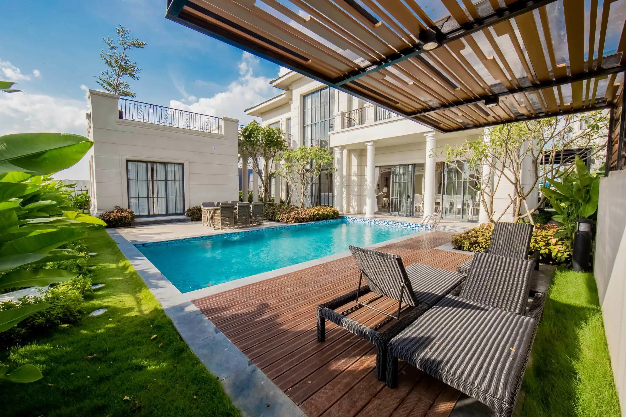 CFLD_bigvilla_solid_10